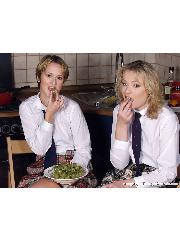 Photo porno lesbienne Molly et Caroline